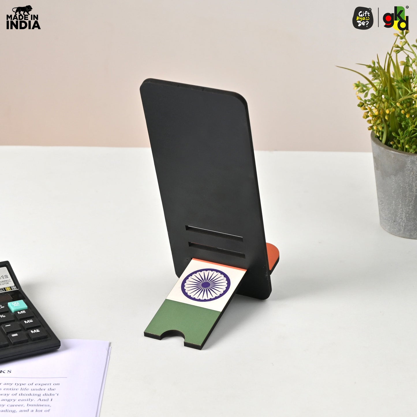 Wooden Mobile Stand with Republic Day Wishing – Patriotic Gift for Republic Day – Eco-friendly Mobile Holder